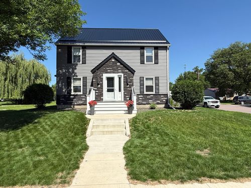 411 Vernon Ave, Morgan, MN, 56266-5001 | Card Image