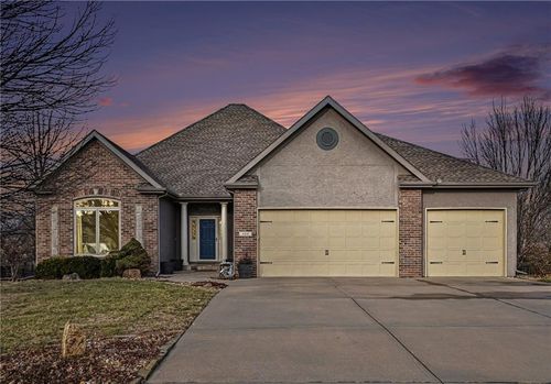 604 Indian Trail Ct, Smithville, MO, 64089-9405 | Card Image