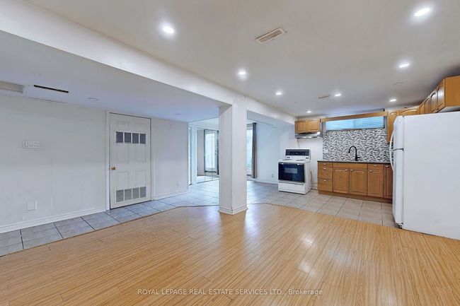 15 Waxham Rd, House other with 4 bedrooms, 2 bathrooms and 4 parking in Etobicoke ON | Image 23
