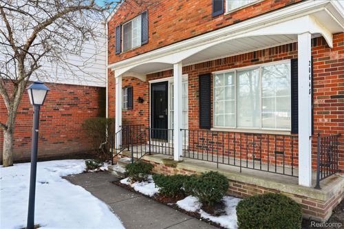 20648 Williamsburg Ct, Harper Woods, MI, 48225-1510 | Card Image