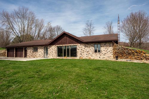 26140 Township Road 37, Coshocton, OH, 43812-9735 | Card Image