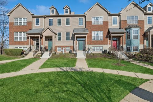 24 Village Station Ln, Grayslake, IL, 60030-2427 | Card Image