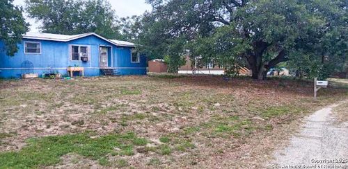23227 Skila Dr, Elmendorf, TX, 78112-6147 | Card Image