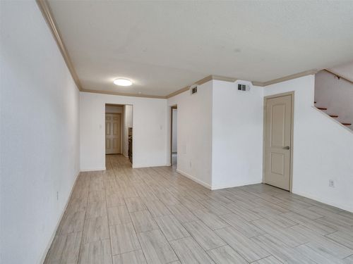 apt-216-1701 Upland Dr, Houston, TX, 77043-3539 | Card Image