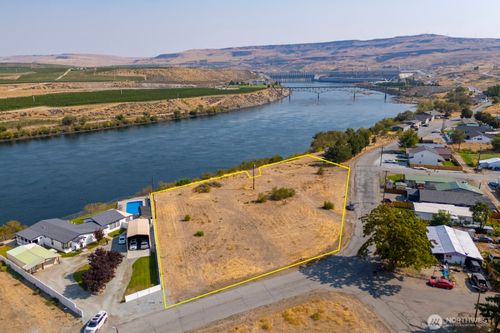1921 Columbia Blvd, Bridgeport, WA, 98813-9720 | Card Image