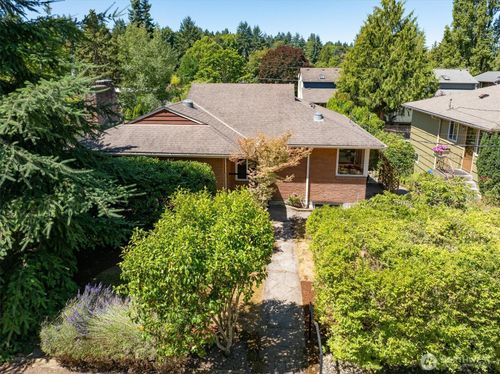 9743 46th Ave Ne, Seattle, WA, 98115-2619 | Card Image