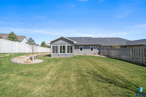 207 N Pine Lake Dr, Sioux Falls, SD, 57110-6259 | Card Image