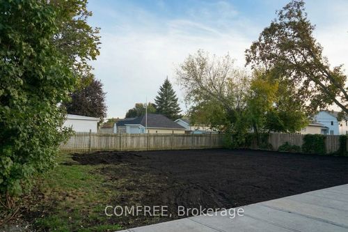 1416 Cumberland St, Cornwall, ON, K6J4K7 | Card Image