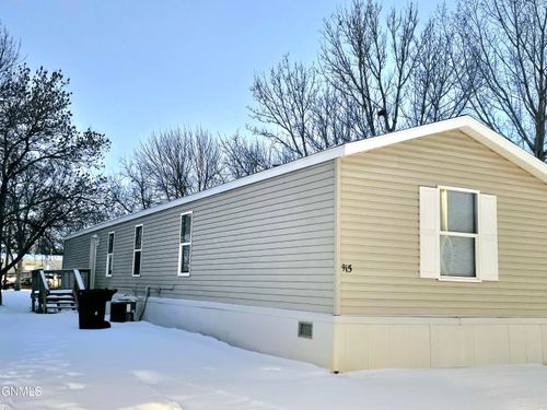 915 6th Ave Nw, Williston, ND, 58801-3303 | Card Image