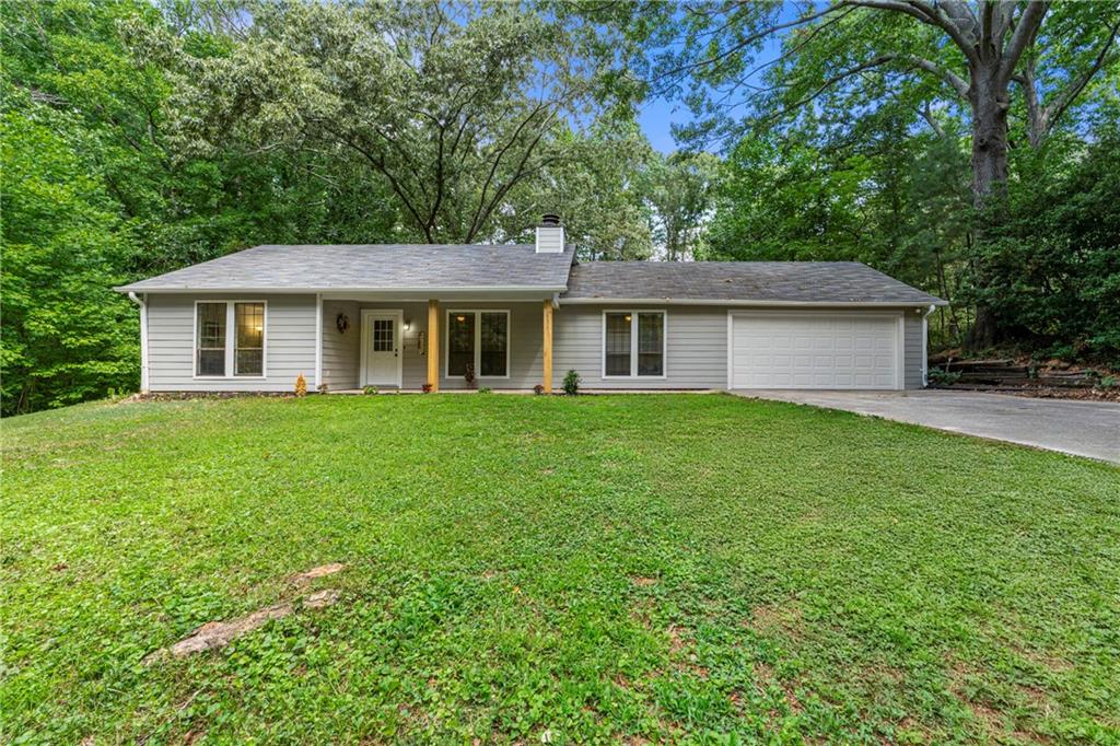 Sandalwood Dr, Lawrenceville, GA 30043