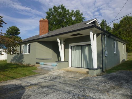 235 Lyons Dr, Frankfort, KY, 40601-3618 | Card Image