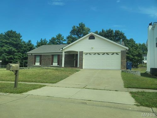 1062 Patience Dr, Florissant, MO, 63034-2057 | Card Image