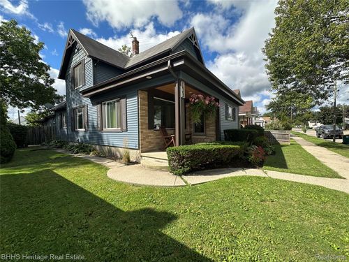 103 W Oakland St, Durand, MI, 48429-1233 | Card Image