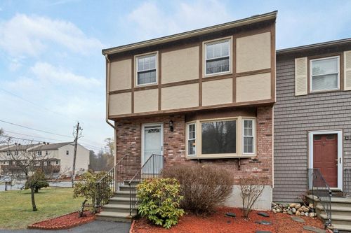 1 Stonegate Ln, Derry, NH, 03038-2563 | Card Image