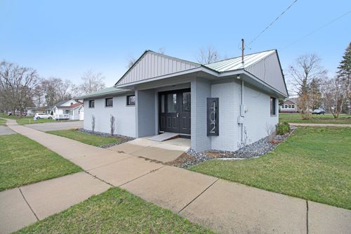 402 Thornton St, Middleville, MI, 49333-9706 | Card Image