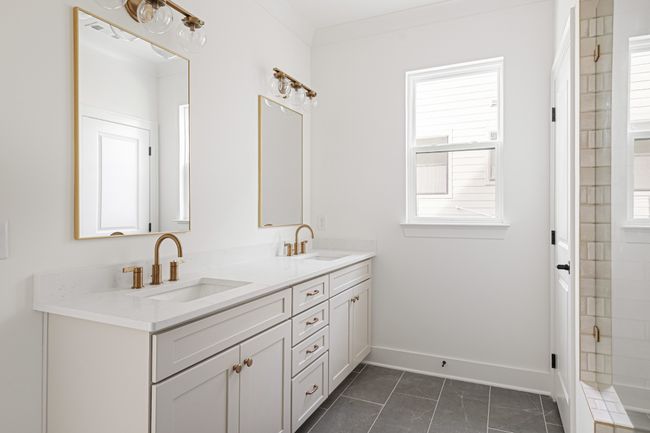 Double vanities so you don't have to share while brushing your teeth! | Image 15