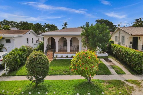 105 Nw 32nd Pl, Miami, FL, 33125-4916 | Card Image