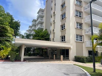 406 - 1831 Ne 38th St, Condo with 2 bedrooms, 2 bathrooms and null parking in Oakland Park FL | Image 2