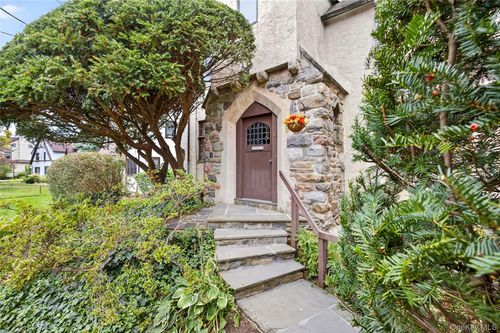 93 Pennsylvania Ave, Yonkers, NY, 10707-2326 | Card Image