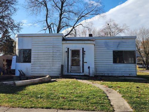 945 N Mill St, Pontiac, IL, 61764-1330 | Card Image
