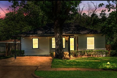 3807 Falls Dr, Dallas, TX, 75211-6127 | Card Image