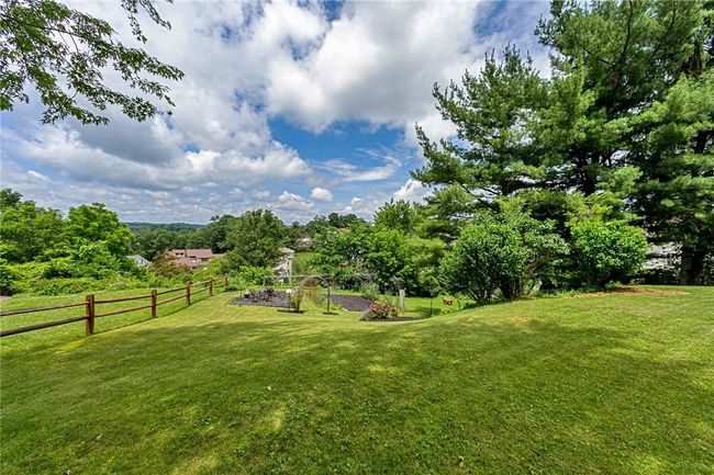 301 Holland Ct, Townhouse with 2 bedrooms, 2 bathrooms and 1 parking in Coraopolis PA | Image 33