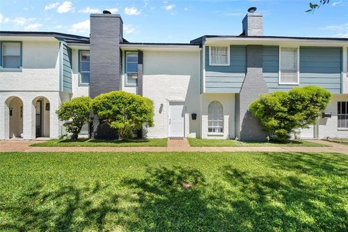 330-328 S 2nd St, Alvin, TX, 77511-2707 | Card Image