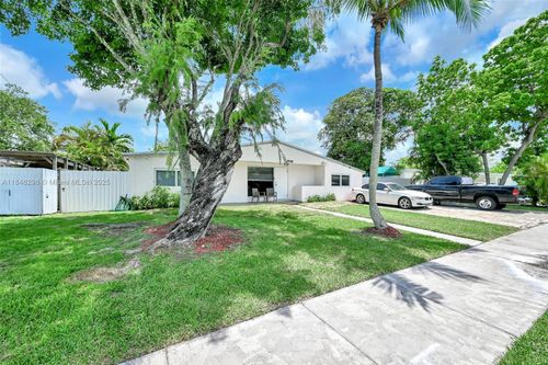 9740 Cutler Ridge Dr, Cutler Bay, FL, 33157-8717 | Card Image