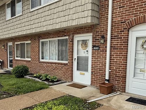 10566 Carroll Wood Way, Saint Louis, MO, 63128-1315 | Card Image