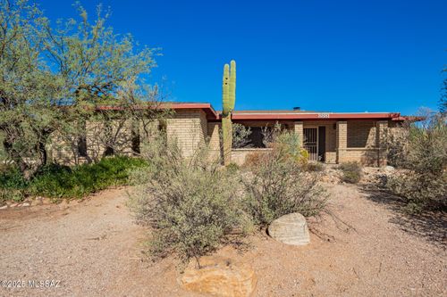 8881 E Saddleback Dr, Tucson, AZ, 85749-9645 | Card Image