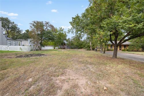 305 Pershing Ave, College Station, TX, 77840-3013 | Card Image