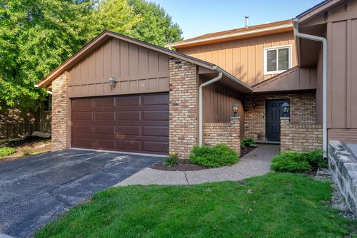 19-6401 Utica Ridge Rd, Davenport, IA, 52807-3361 | Card Image