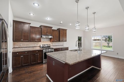 3011 Magnolia Leaf Cir Se, Owens Cross Roads, AL, 35763-8894 | Card Image