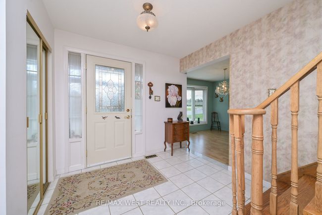 3 Henry Gate, House other with 4 bedrooms, 3 bathrooms and 9 parking in Nobleton ON | Image 5