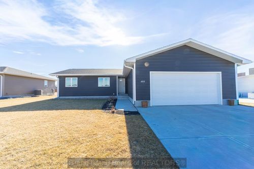 605 7th St, Phillips, NE, 68865-2002 | Card Image