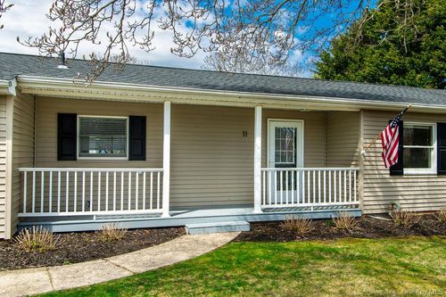 11 Akron Pl, Shoreham, NY, 11786-2321 | Card Image
