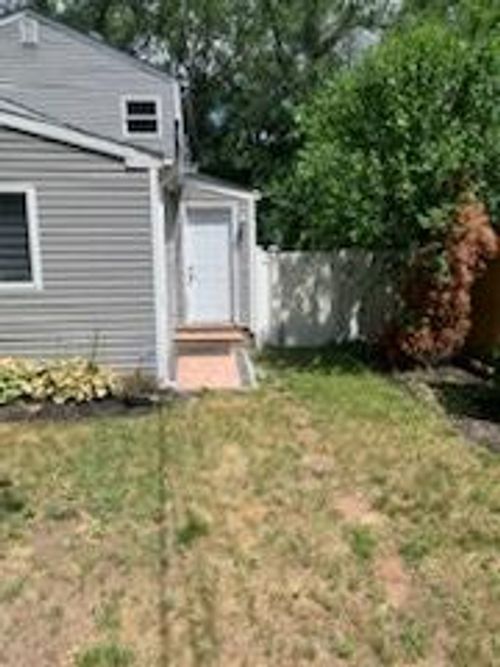 17 Handsome Ave, Selden, NY, 11784-4007 | Card Image