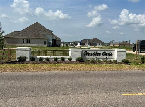 352 Sophia Dr, Luling, LA, 70070-4215 | Card Image