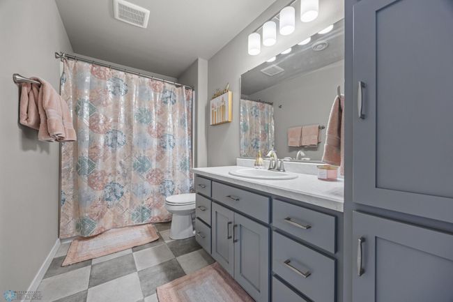 Bathroom | Image 19