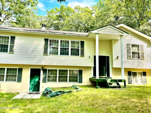 104 Hedge Dr, Dingmans Ferry, PA, 18328-4010 | Card Image