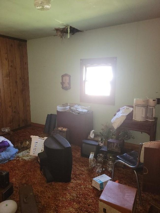 Office/Bedroom Area of Shop. | Image 12