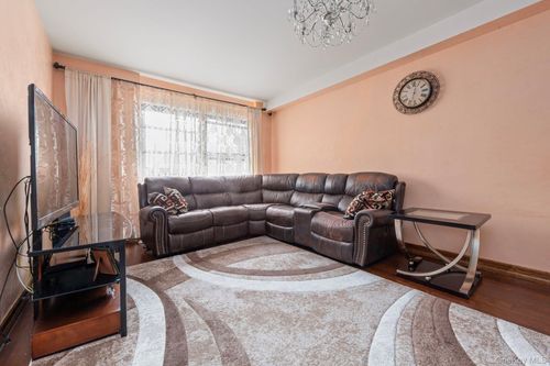 apt-1z-99 66th Rd, Rego Park, NY, 11374-4441 | Card Image