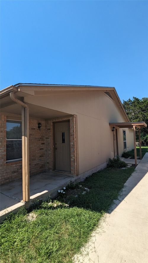 1300 N Bishop St, San Marcos, TX, 78666-2708 | Card Image