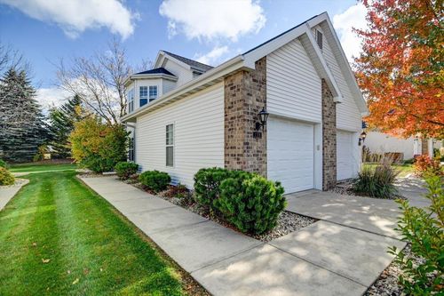 718 Dunn Ave, Oregon, WI, 53575-3310 | Card Image