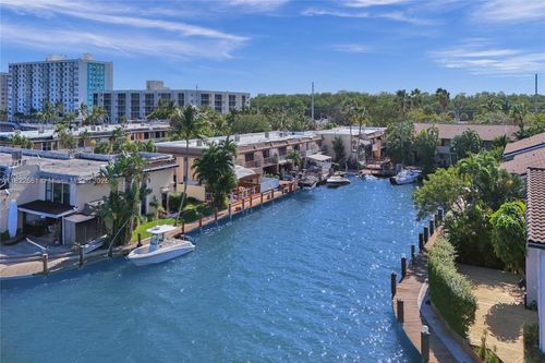 34-16478 Ne 27th Pl, North Miami Beach, FL, 33160-4053 | Card Image