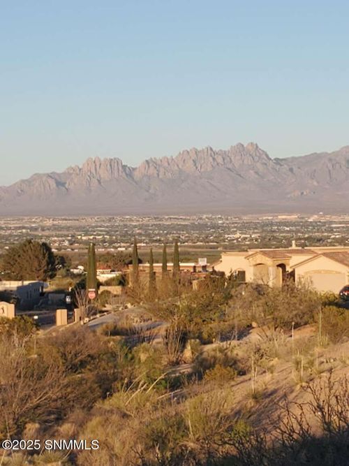 8025 Renoir Loop, Las Cruces, NM, 88007-9032 | Card Image