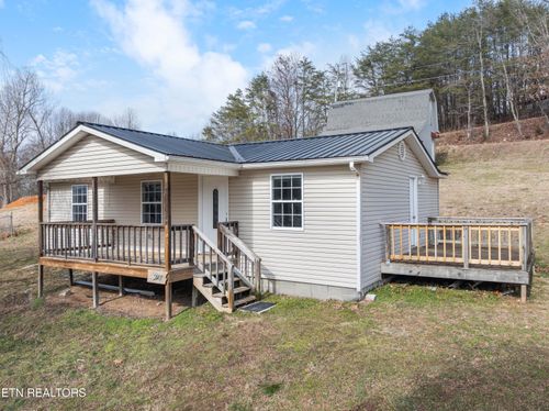 1327 Pinecrest Rd, Jacksboro, TN, 37757-3207 | Card Image