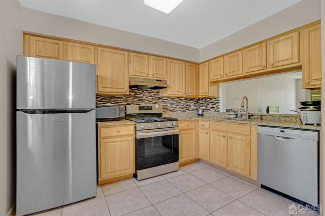 1308 Woodbridge Commons Way, Townhouse with 3 bedrooms, 2 bathrooms and null parking in Iselin NJ | Image 6