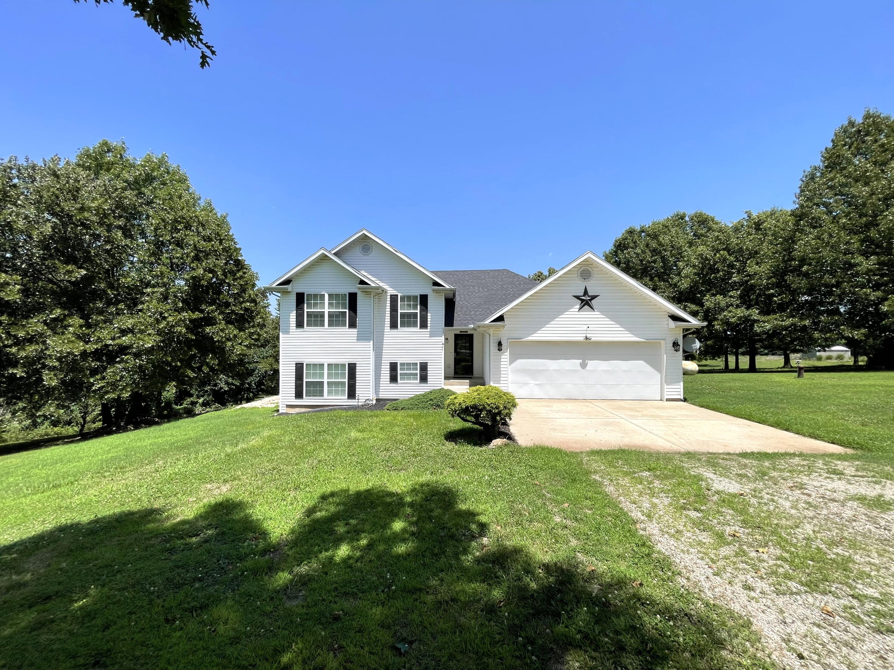 Lawrence 2072 , Ash Grove, MO 65604