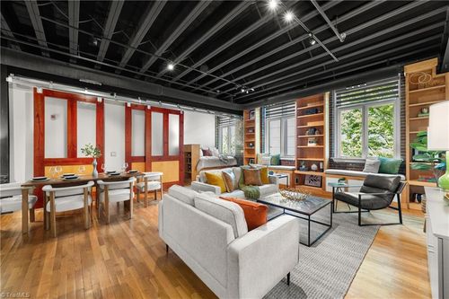 204-1 W 5th St, Winston Salem, NC, 27101-3834 | Card Image